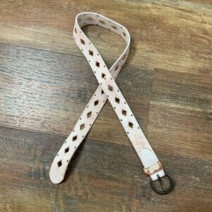 Dockers White Distressed Leather BeltSize Medium